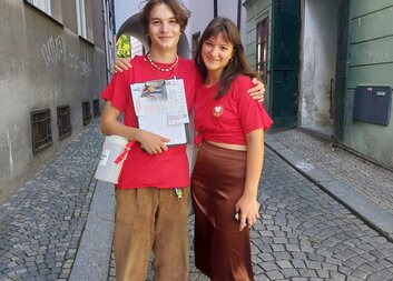 Dobrovolníci přinášejí radost i naději. Díky Tříkrálové sbírce mohou pomáhat dál.